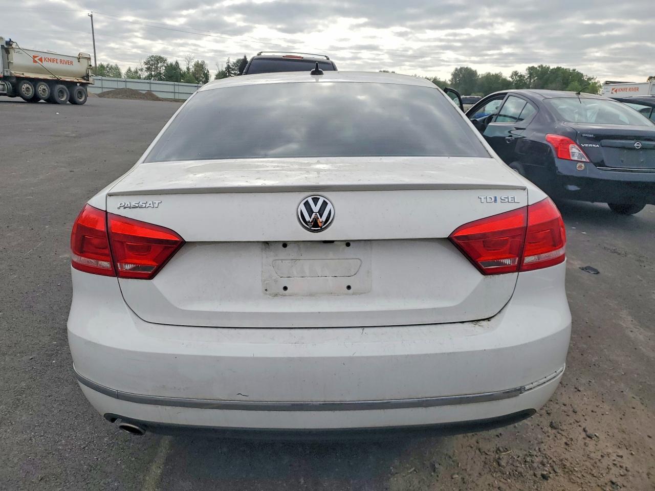 2014 VOLKSWAGEN PASSAT SEL photo 11