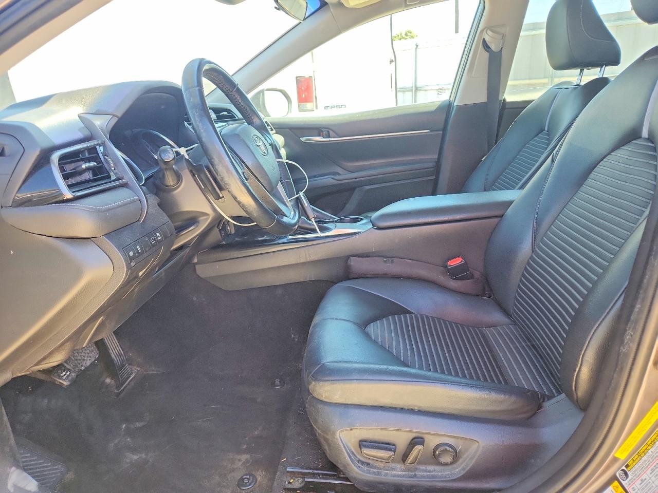 2019 TOYOTA CAMRY SE photo 19