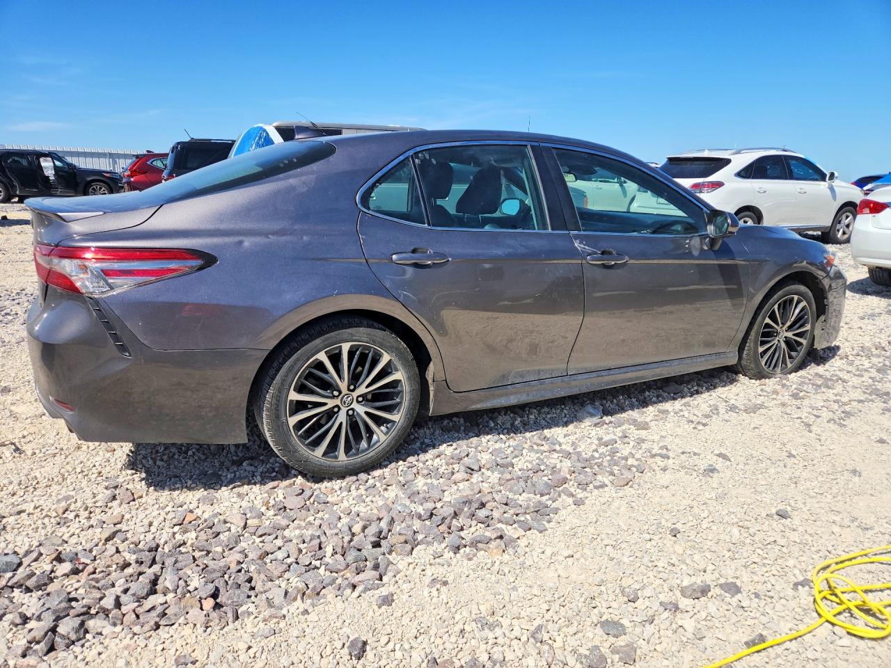2019 TOYOTA CAMRY SE photo 7