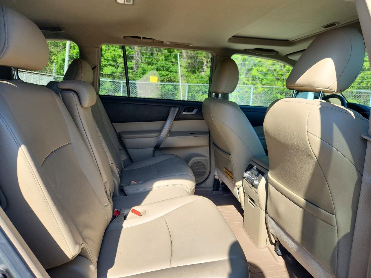 2010 TOYOTA HIGHLANDER SE photo 31
