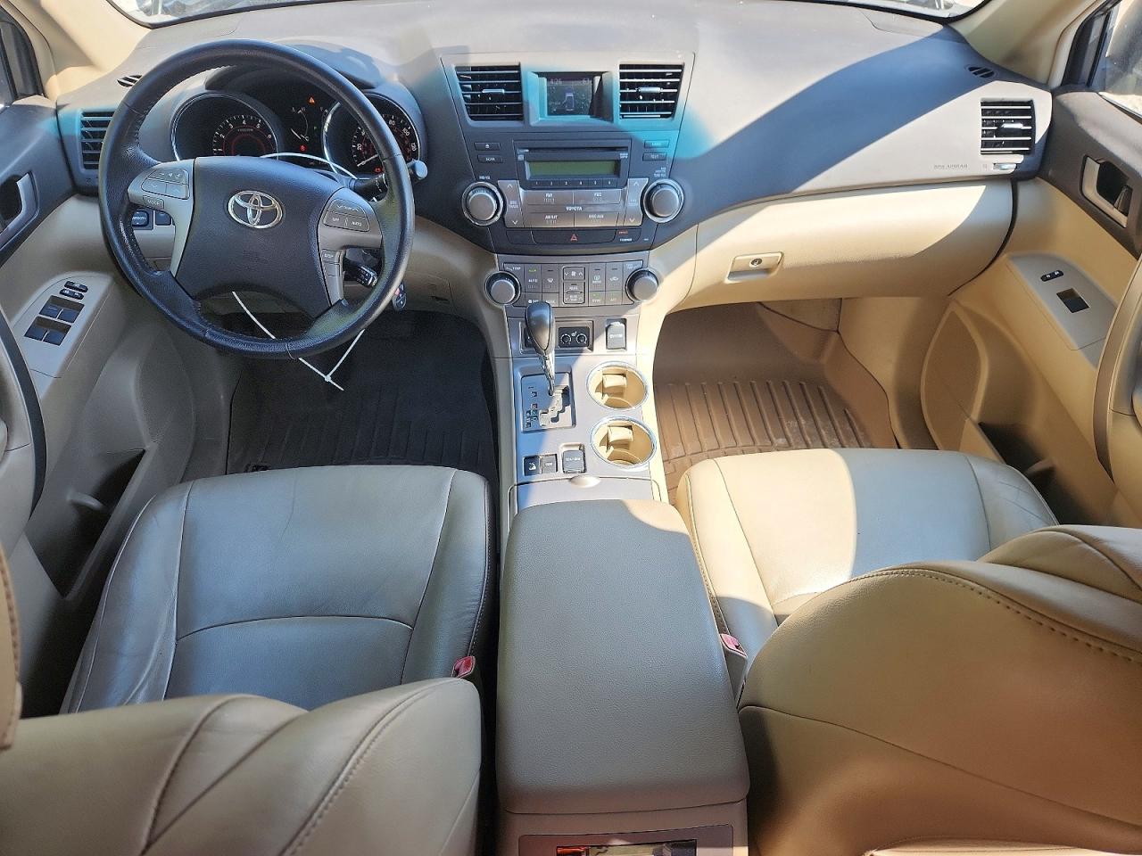 2010 TOYOTA HIGHLANDER SE photo 22