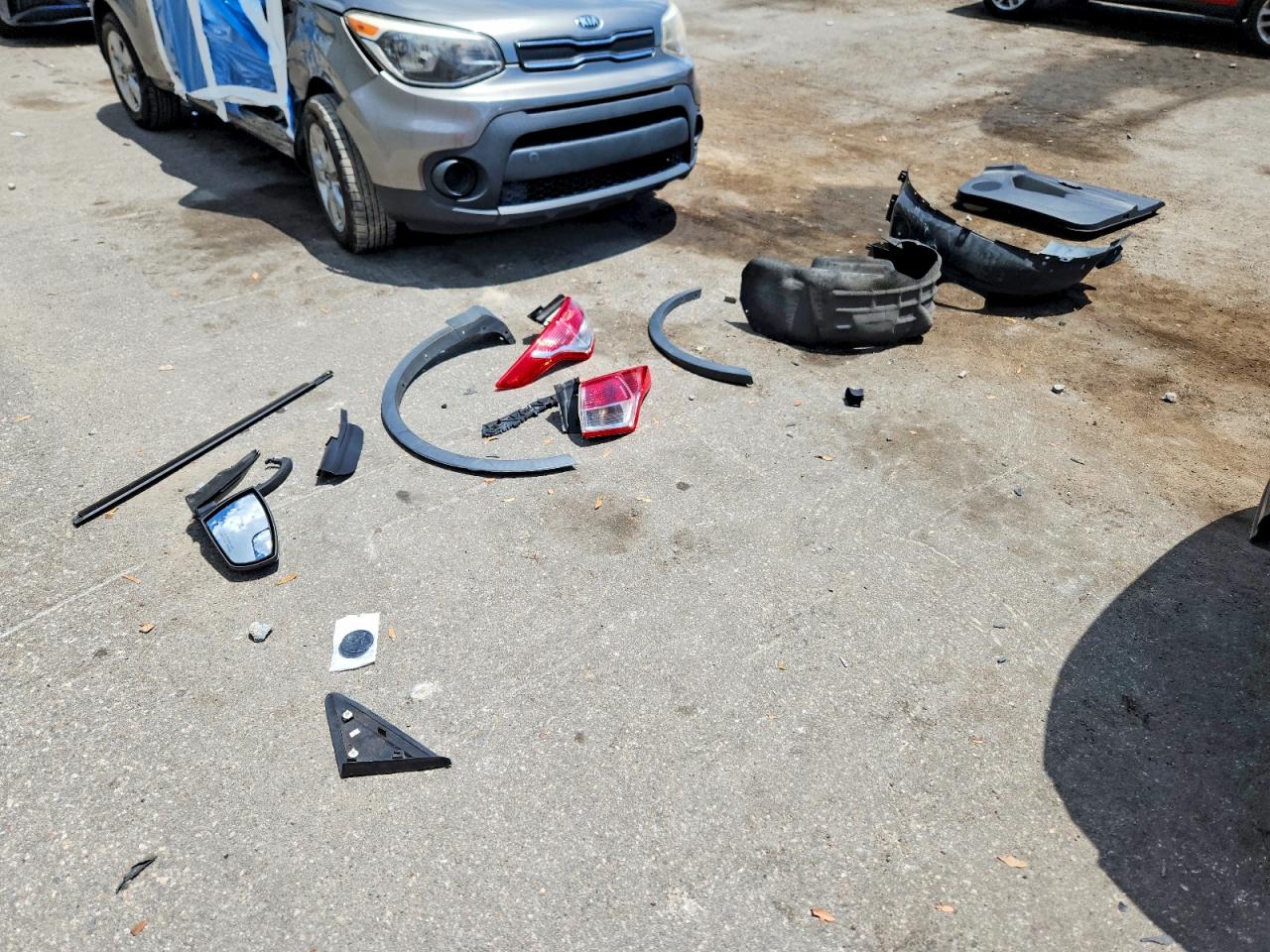 2014 FORD ESCAPE S photo 25