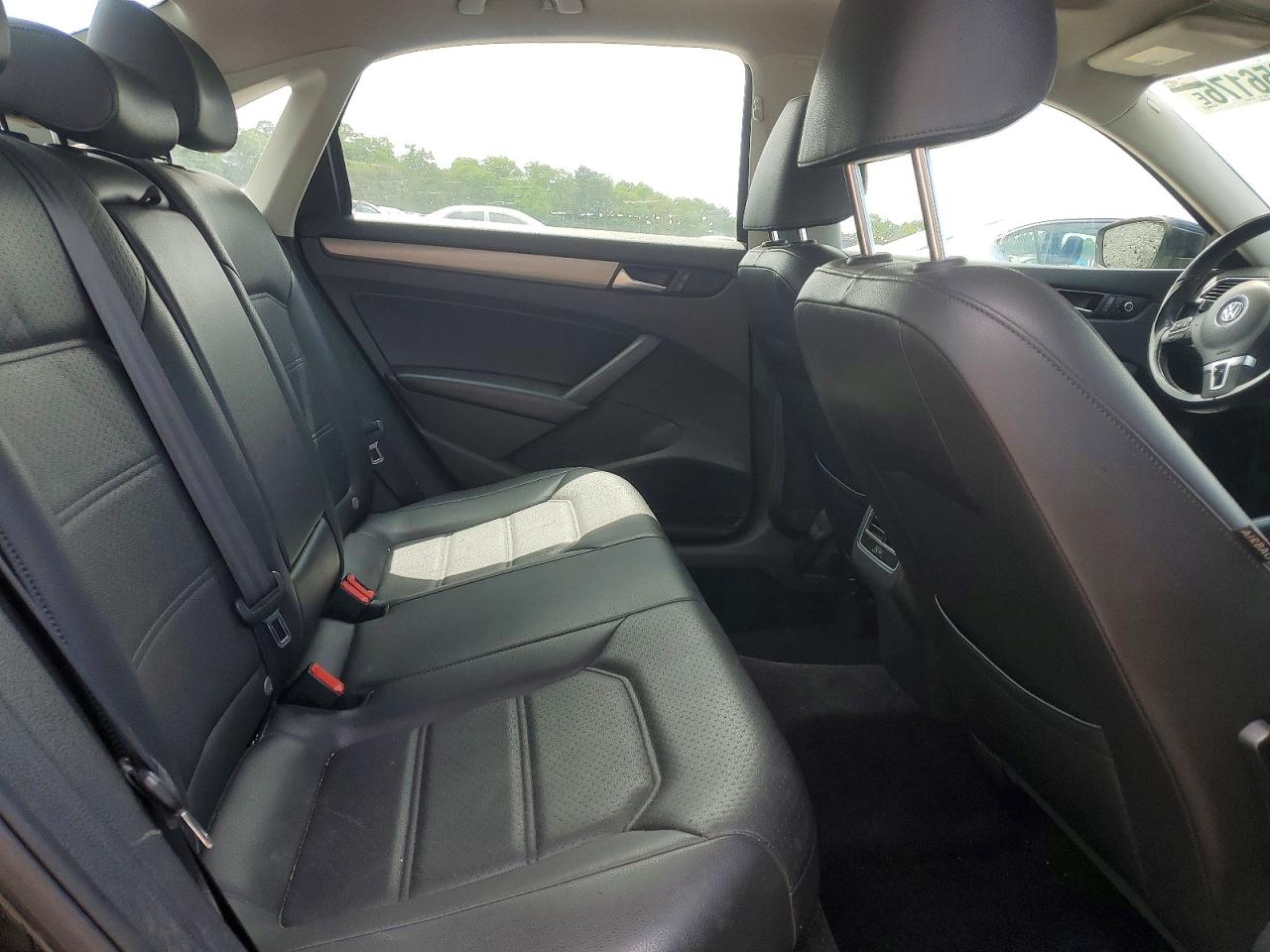 2014 VOLKSWAGEN PASSAT SE photo 19