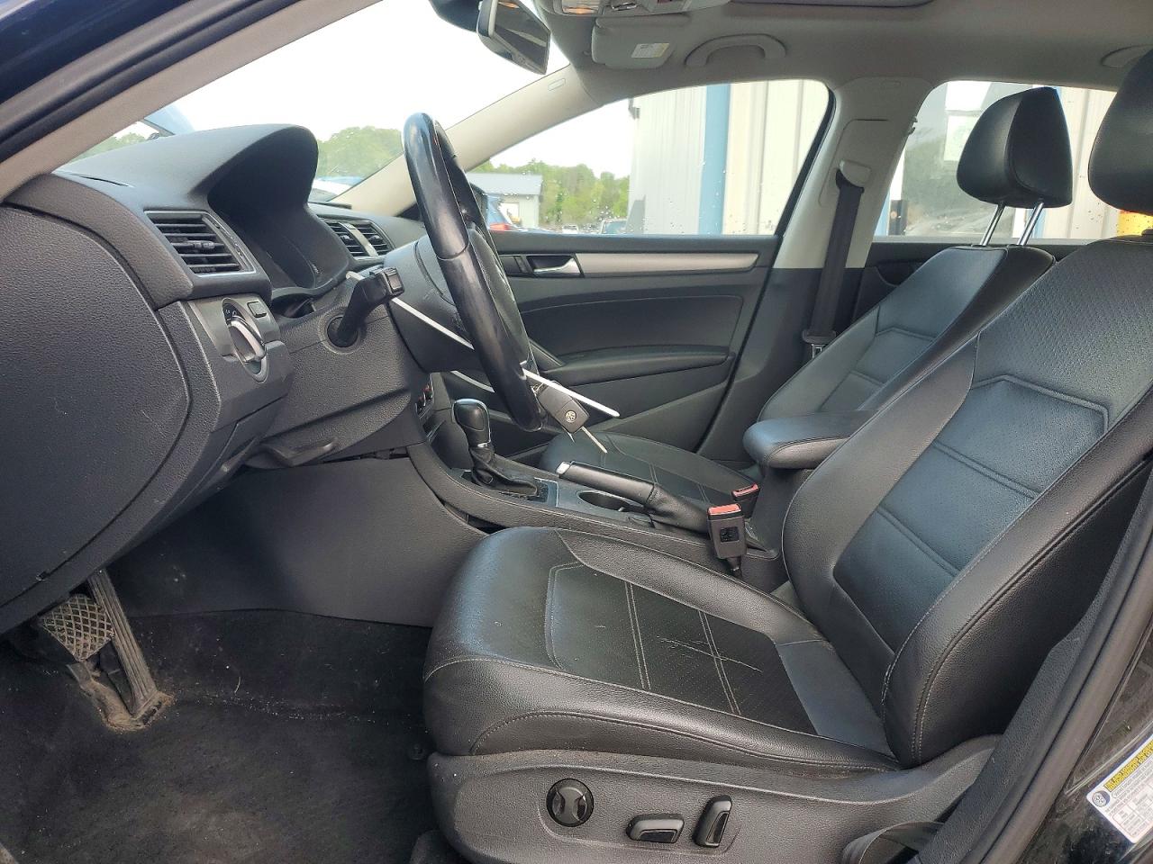 2014 VOLKSWAGEN PASSAT SE photo 13