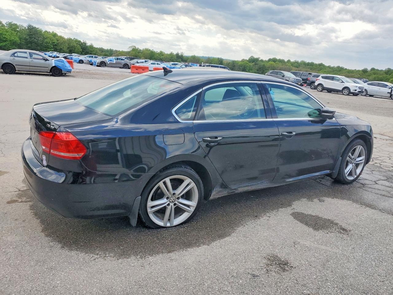 2014 VOLKSWAGEN PASSAT SE photo 5