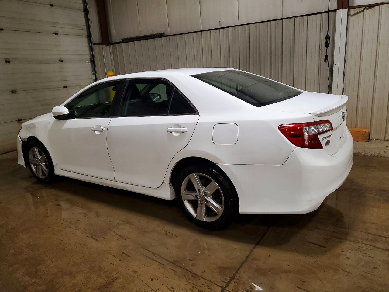2012 TOYOTA CAMRY SE photo 2