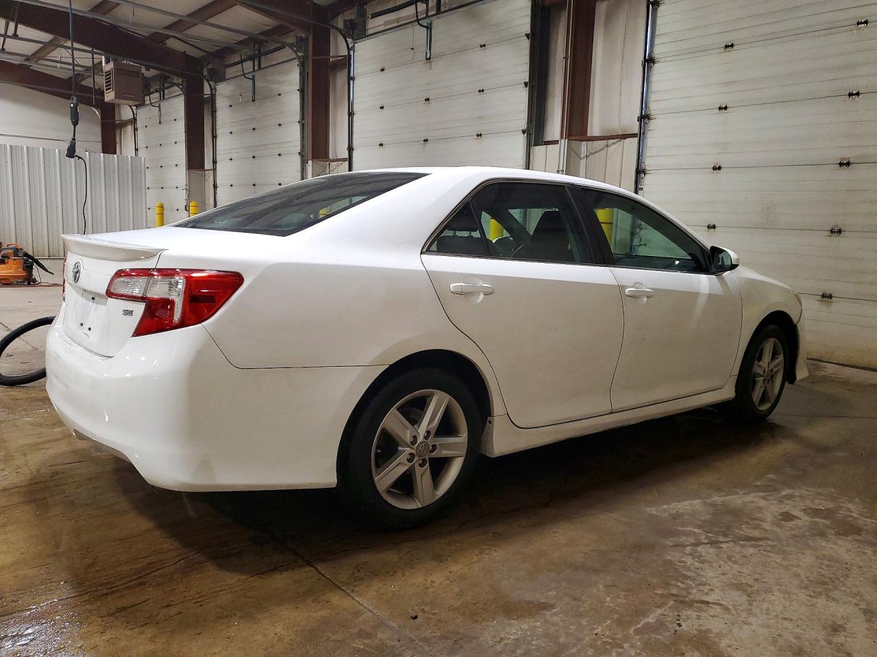 2012 TOYOTA CAMRY SE photo 3