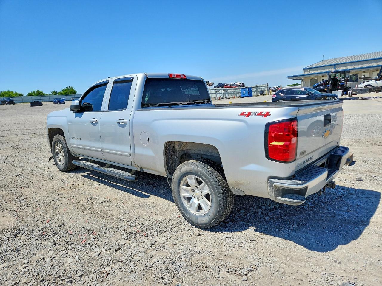 2018 CHEVROLET SILVERADO K1500 LT photo 3