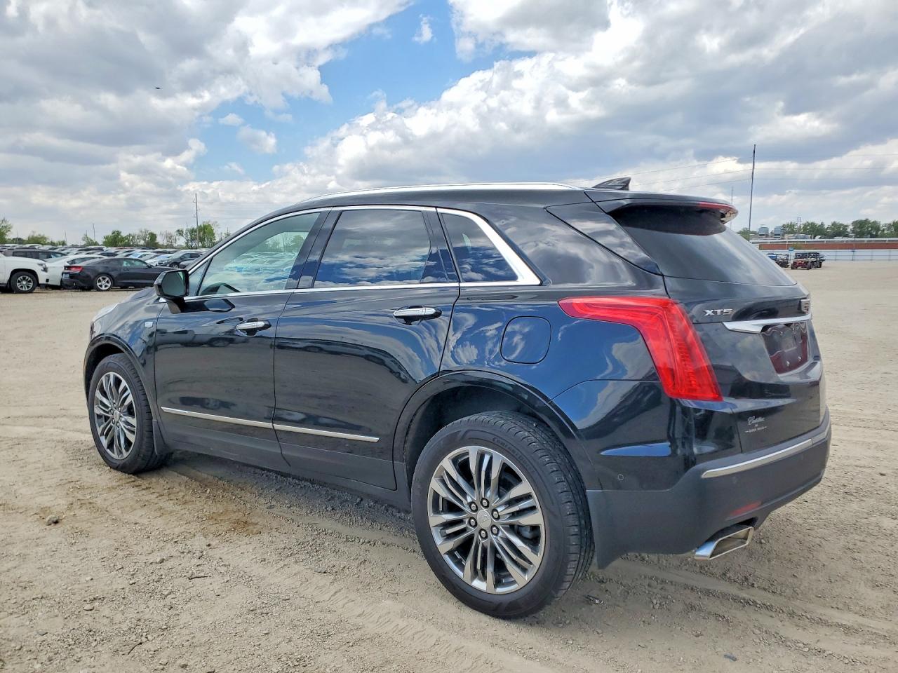 2018 CADILLAC XT5 PREMIUM LUXURY photo 2