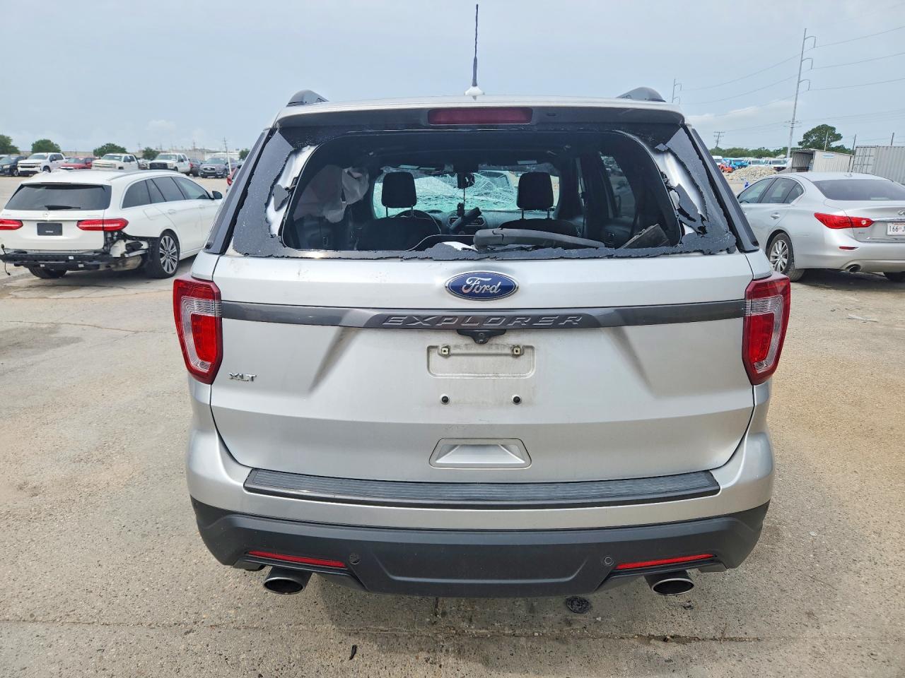 2019 FORD EXPLORER XLT photo 16