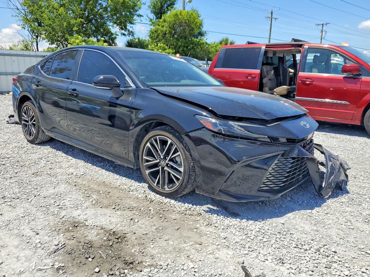 2025 TOYOTA CAMRY photo 4