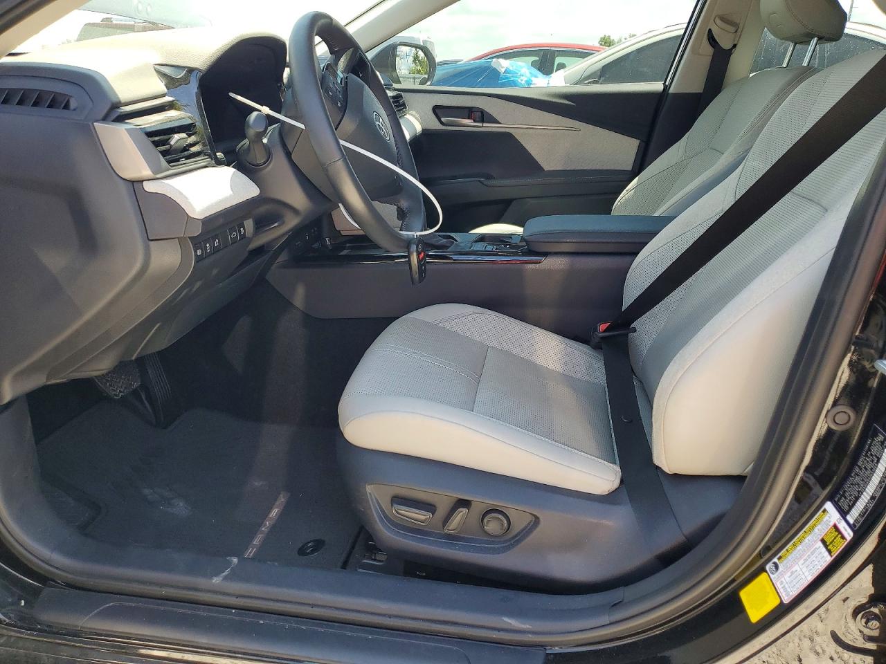 2025 TOYOTA CAMRY photo 7