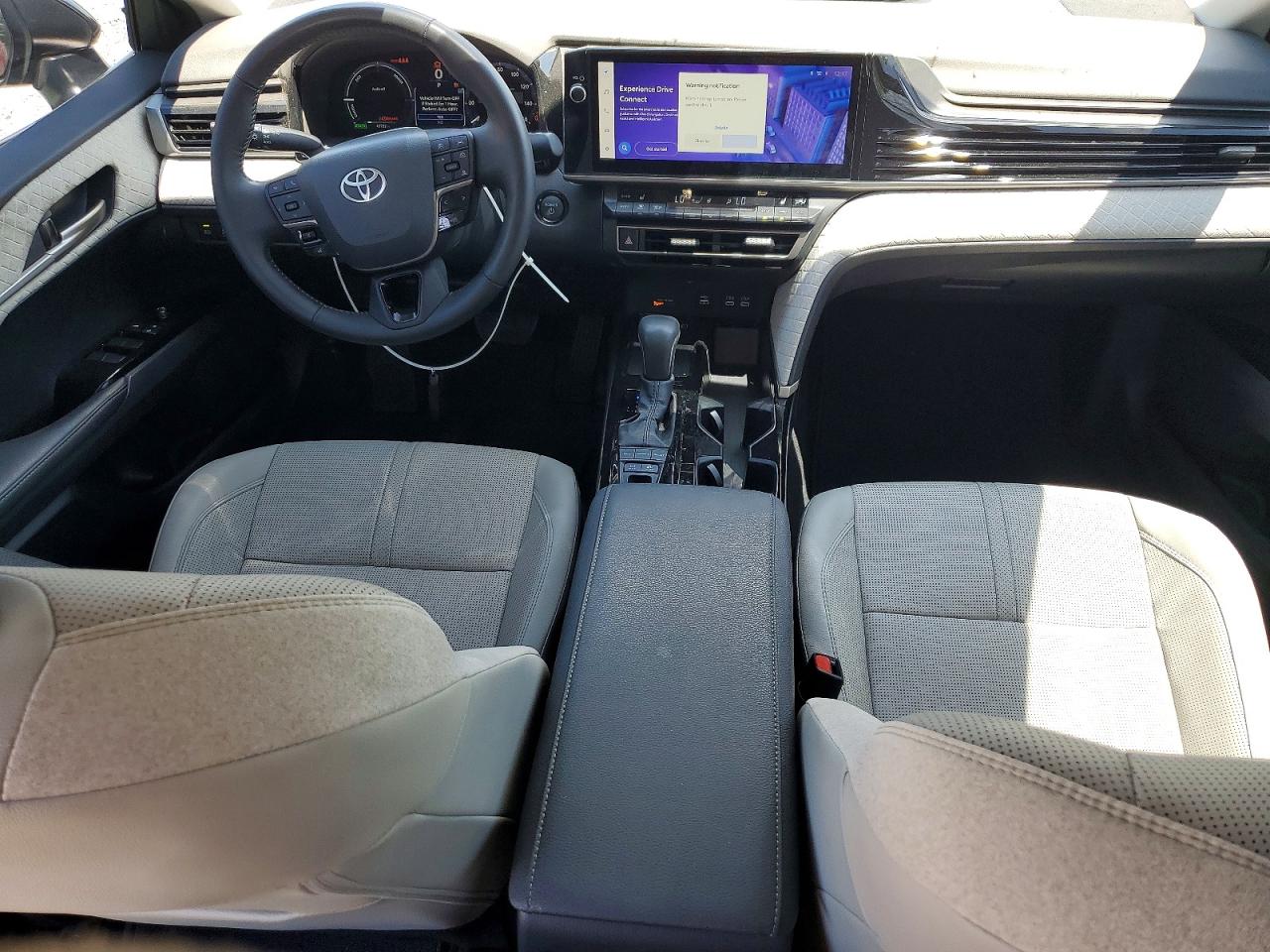 2025 TOYOTA CAMRY photo 8