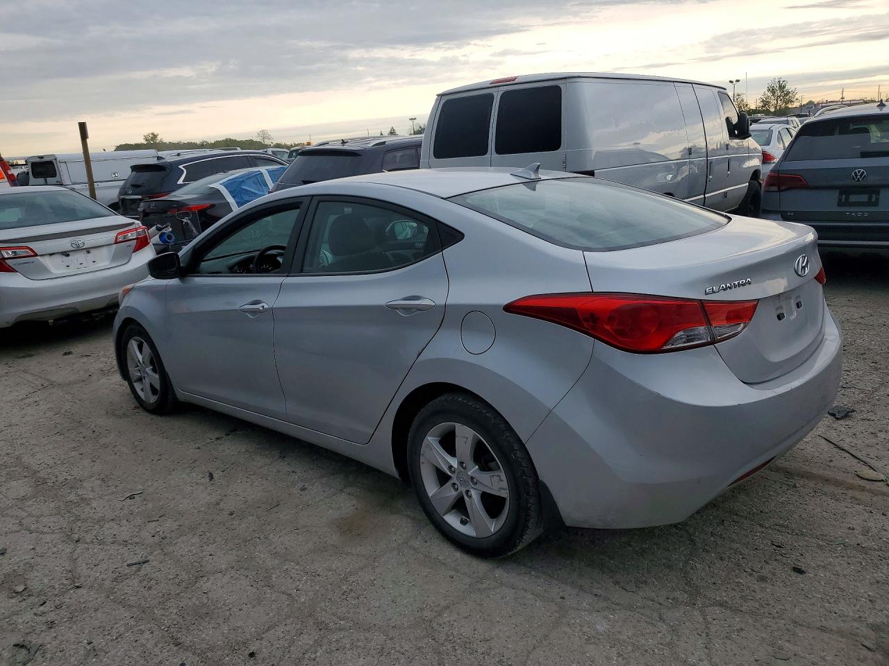 2013 HYUNDAI ELANTRA GLS photo 4