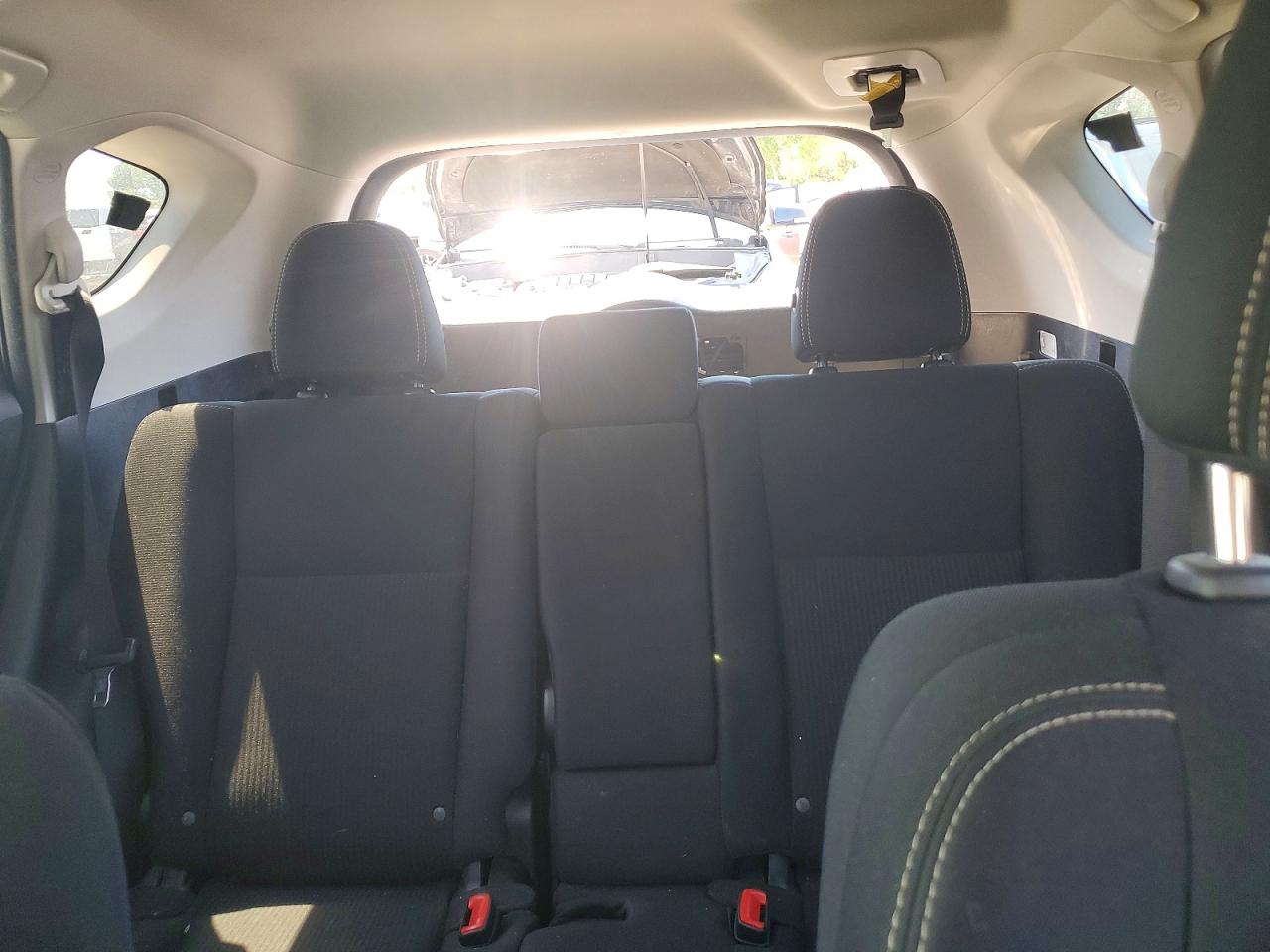 2015 TOYOTA RAV4 XLE photo 28