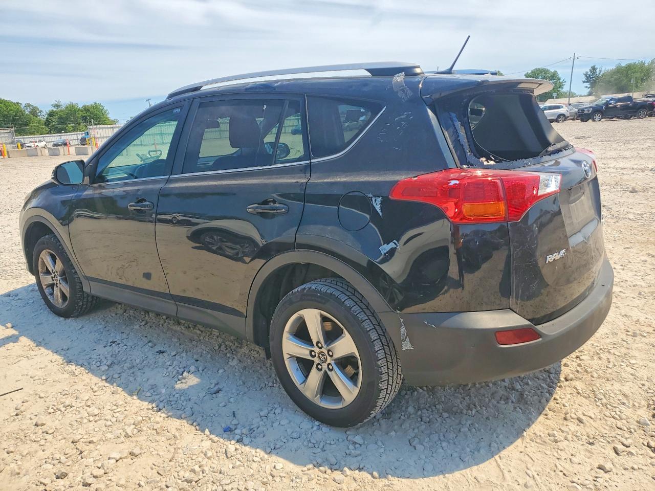 2015 TOYOTA RAV4 XLE photo 4