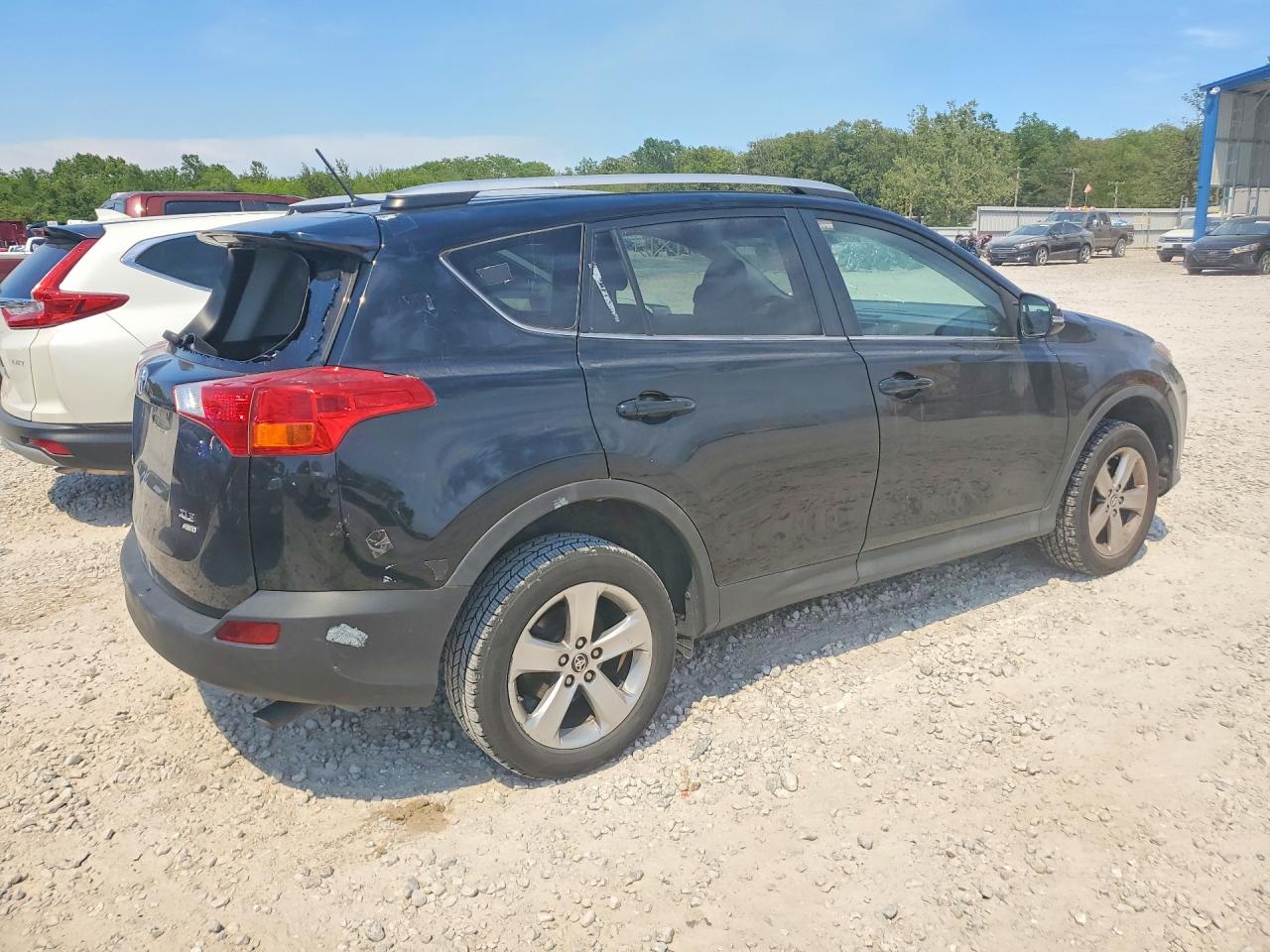 2015 TOYOTA RAV4 XLE photo 7