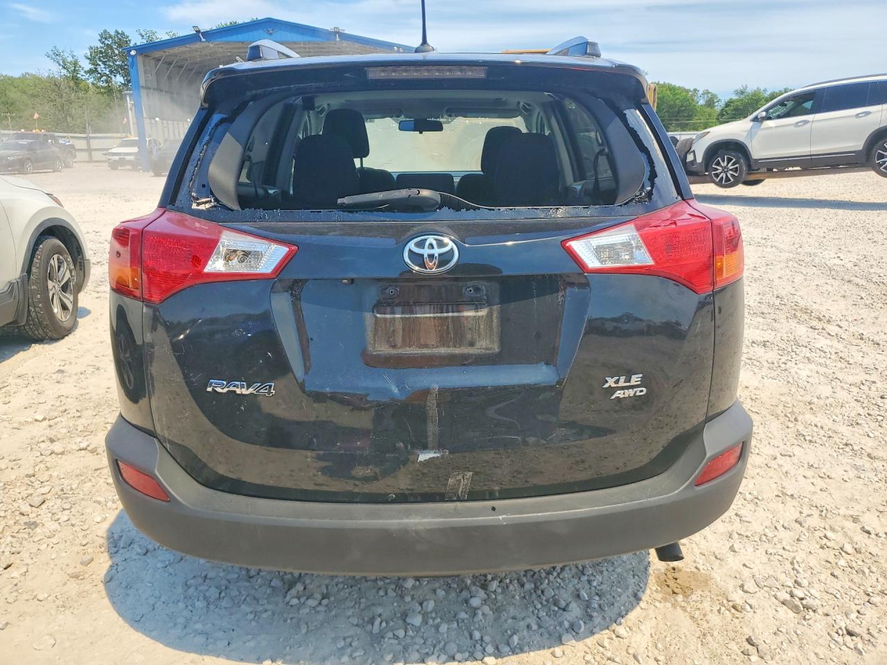 2015 TOYOTA RAV4 XLE photo 16