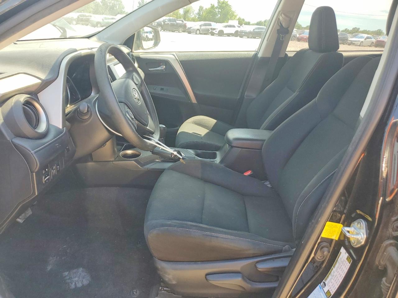 2015 TOYOTA RAV4 XLE photo 19