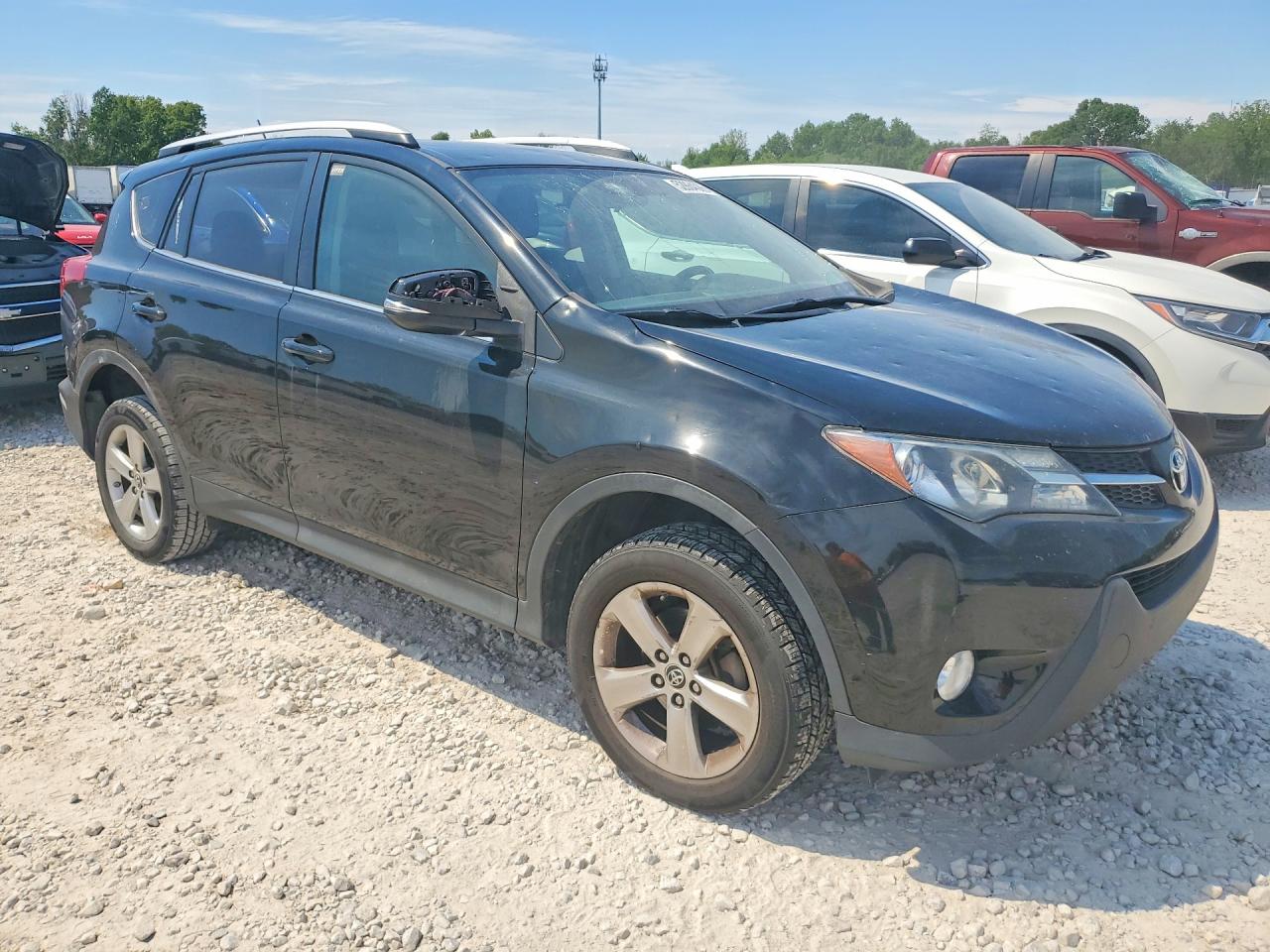 2015 TOYOTA RAV4 XLE photo 10