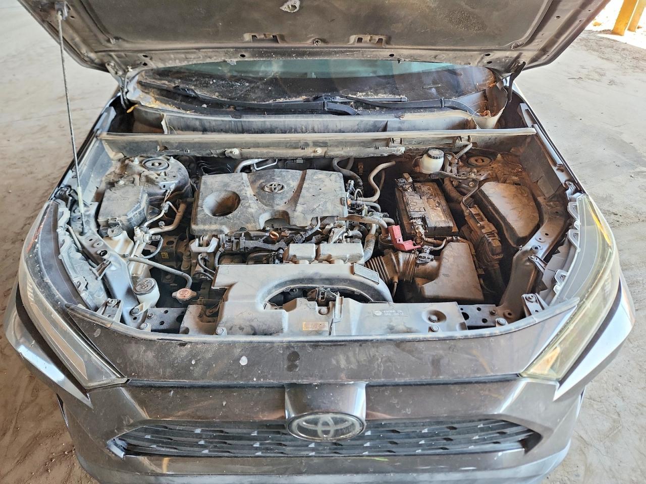 2021 TOYOTA RAV4 XLE photo 12
