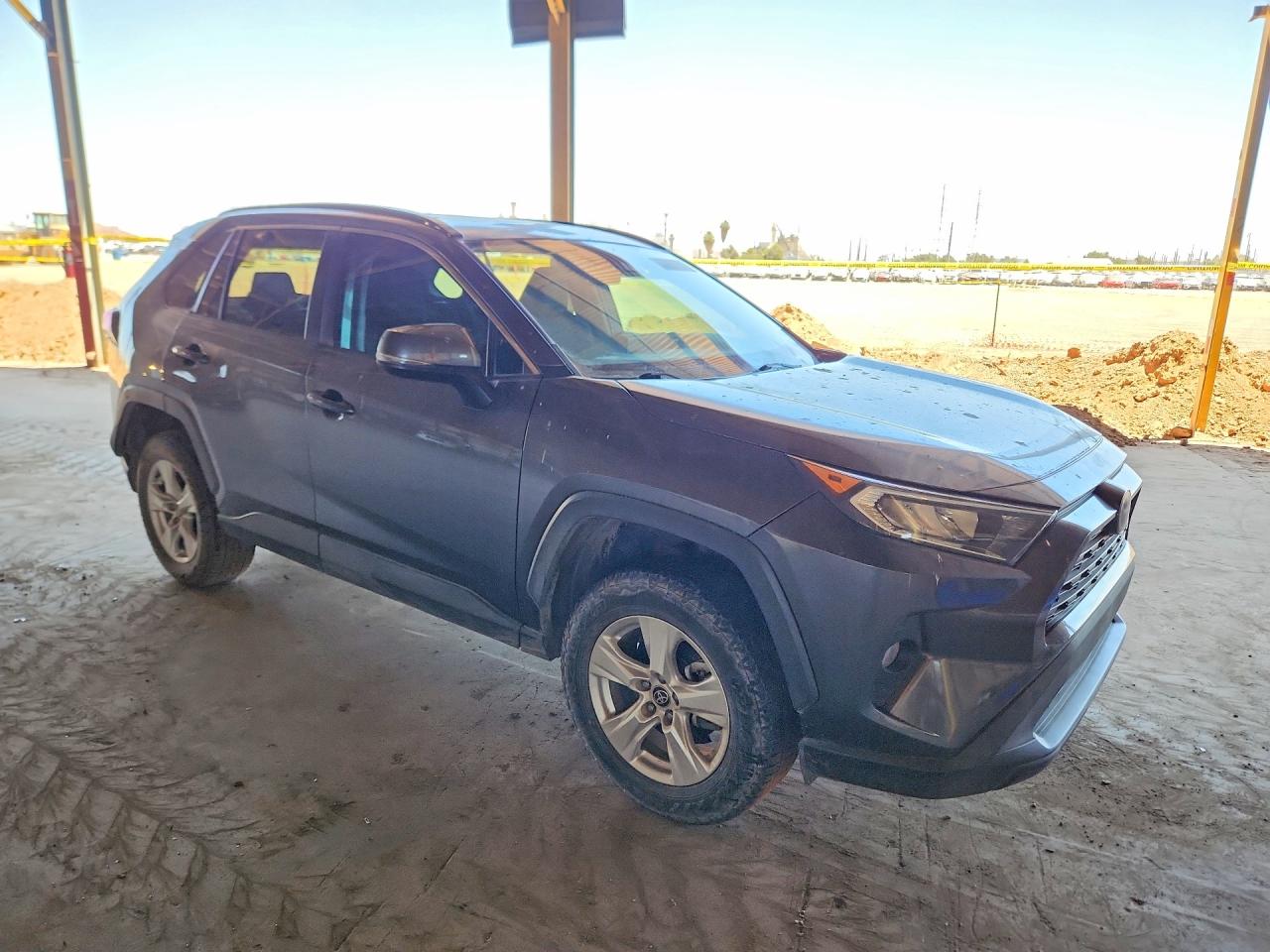 2021 TOYOTA RAV4 XLE photo 4