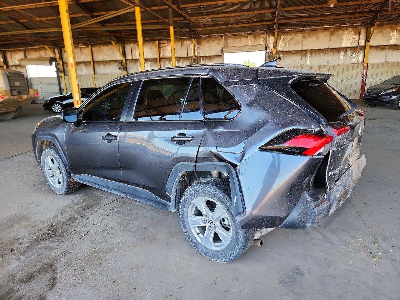 2021 TOYOTA RAV4 XLE photo 2