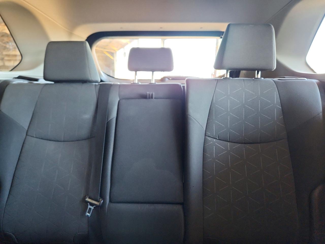2021 TOYOTA RAV4 XLE photo 10