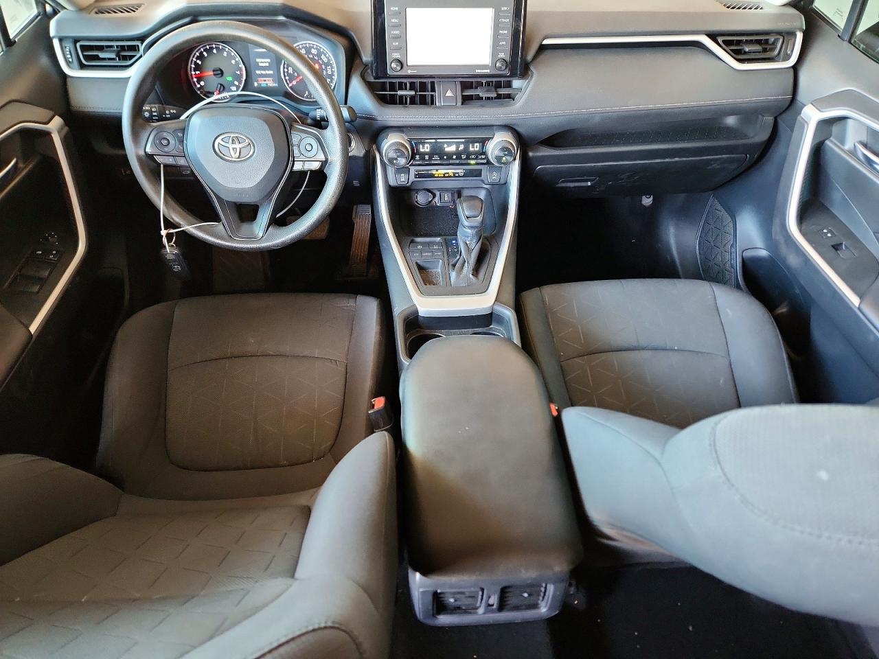 2021 TOYOTA RAV4 XLE photo 8