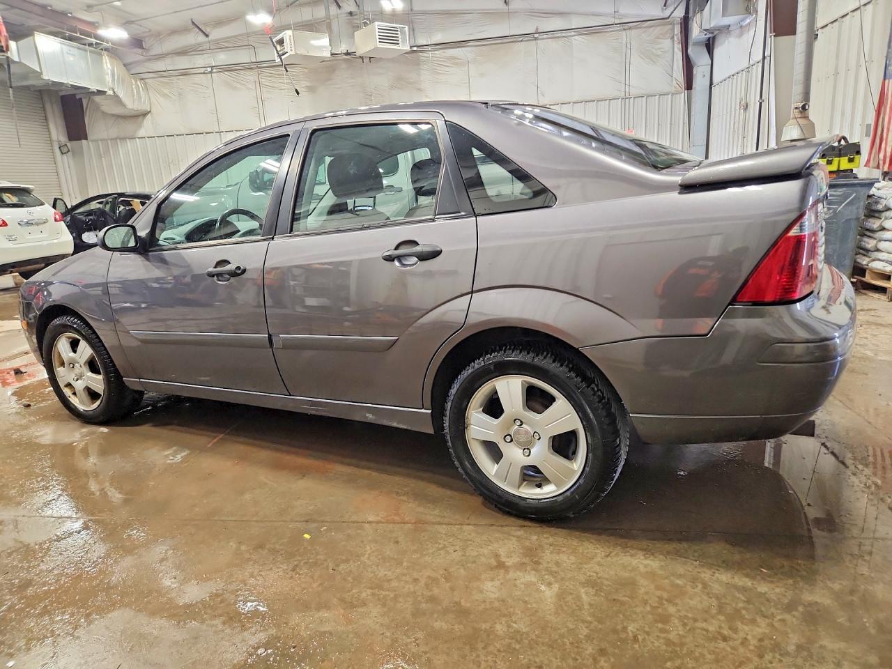 2007 FORD FOCUS ZX4 photo 4