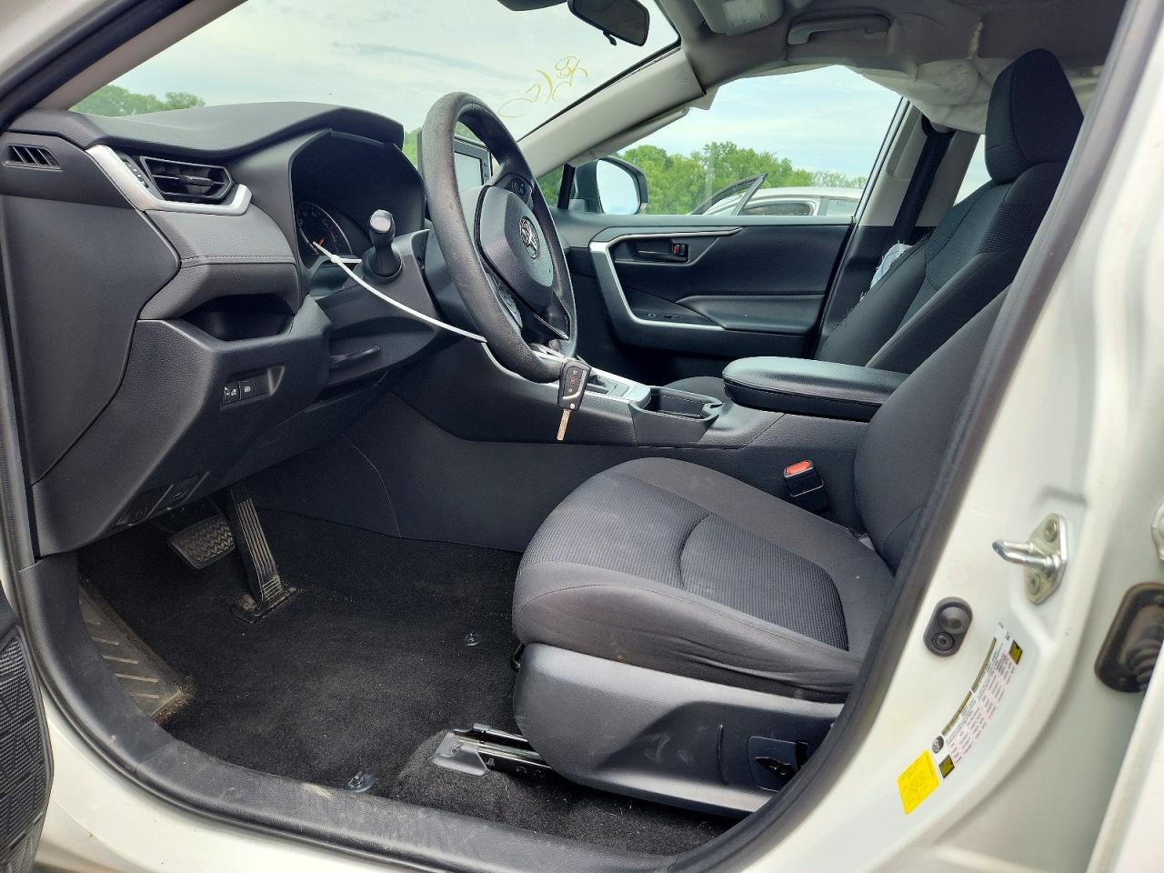 2019 TOYOTA RAV4 LE photo 19