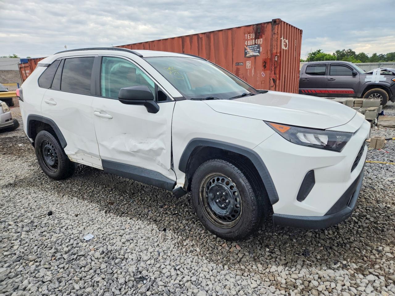 2019 TOYOTA RAV4 LE photo 10
