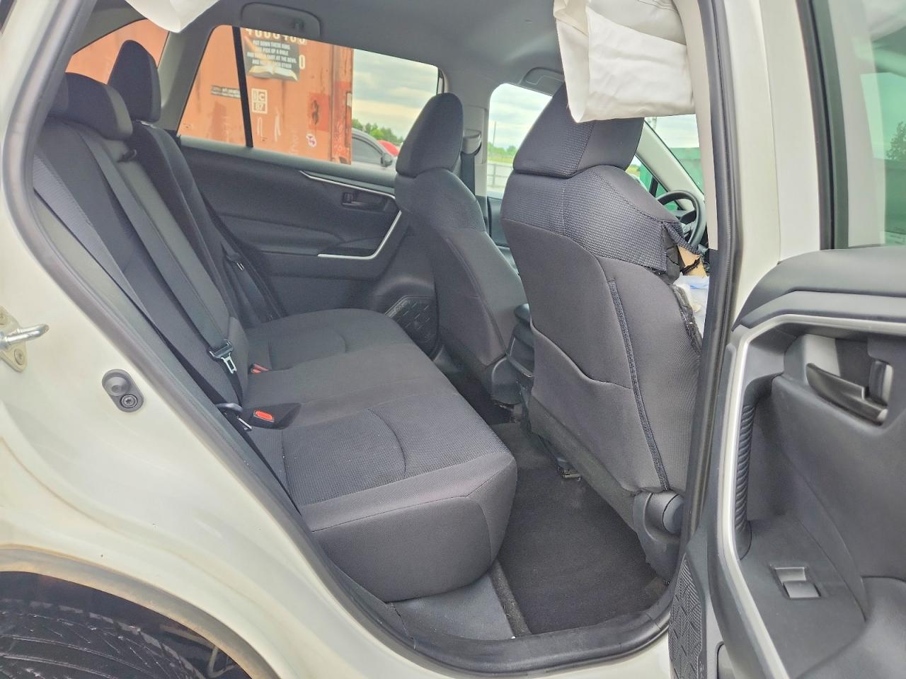 2019 TOYOTA RAV4 LE photo 31