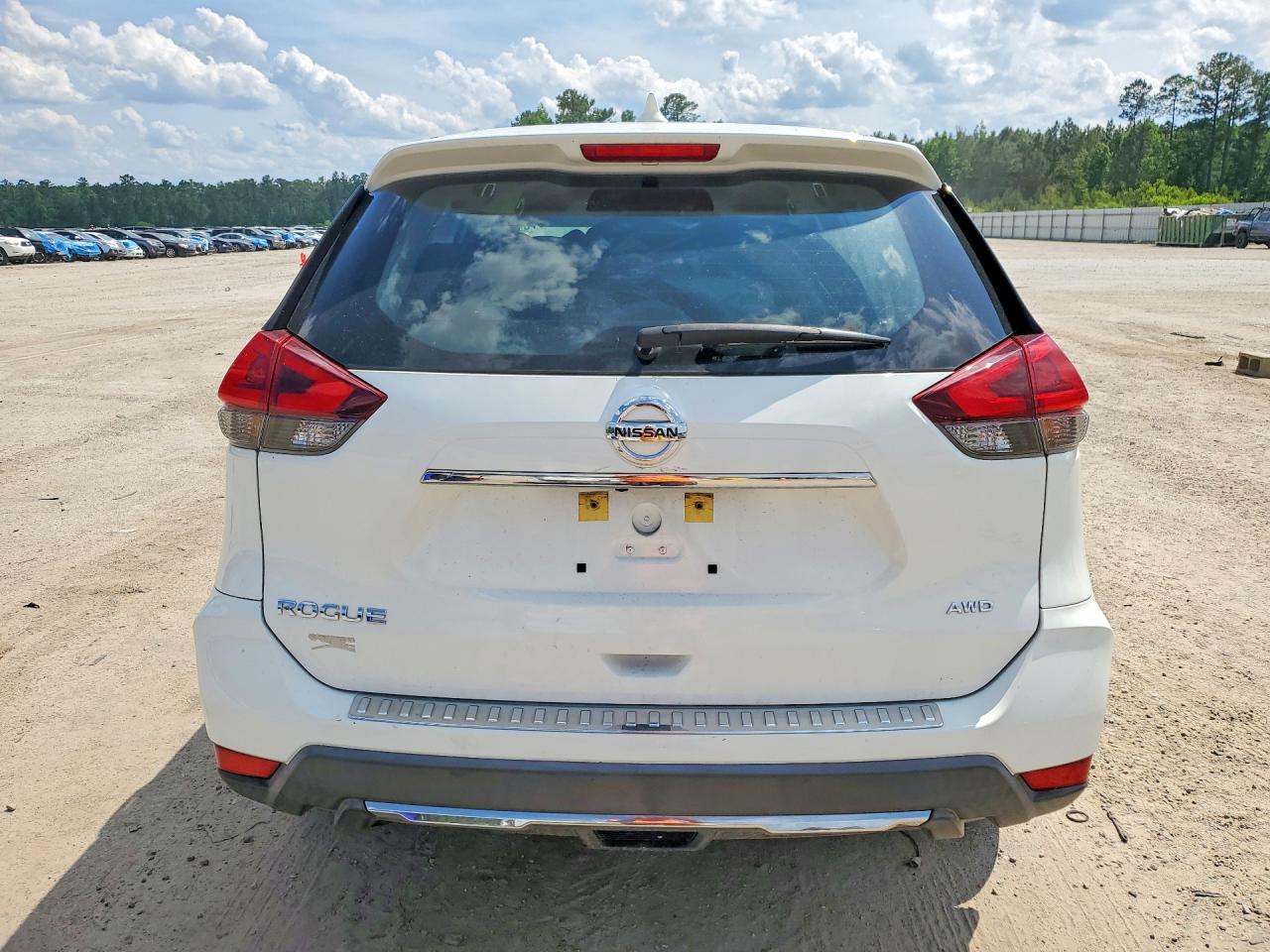 2019 NISSAN ROGUE S photo 11