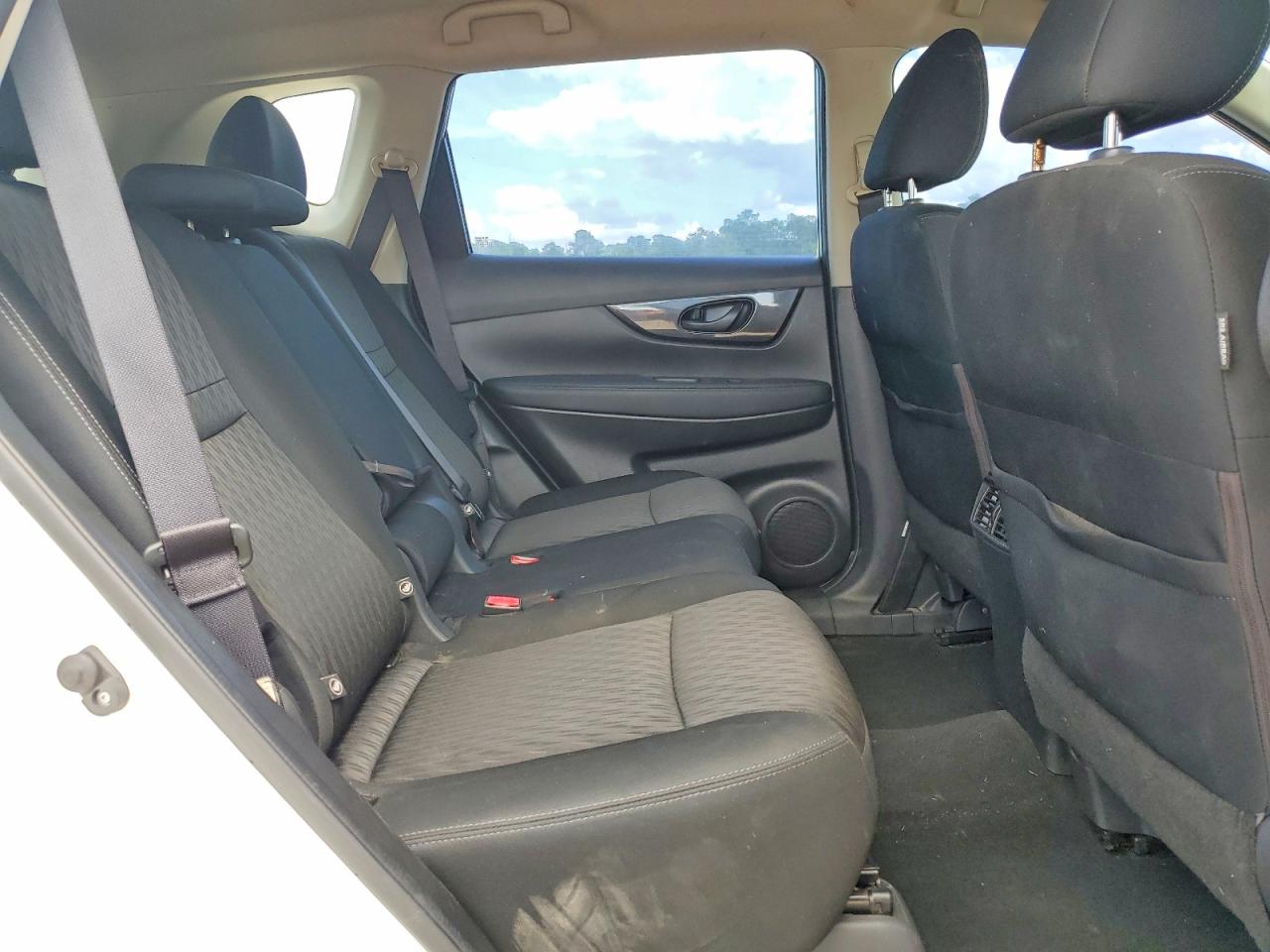 2019 NISSAN ROGUE S photo 21