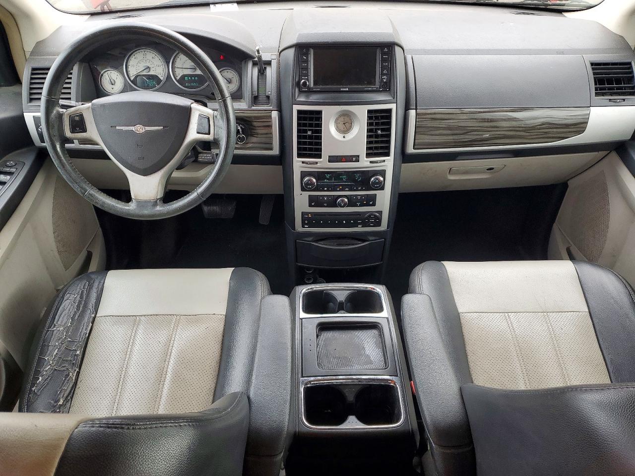 2010 CHRYSLER TOWN & COUNTRY photo 22