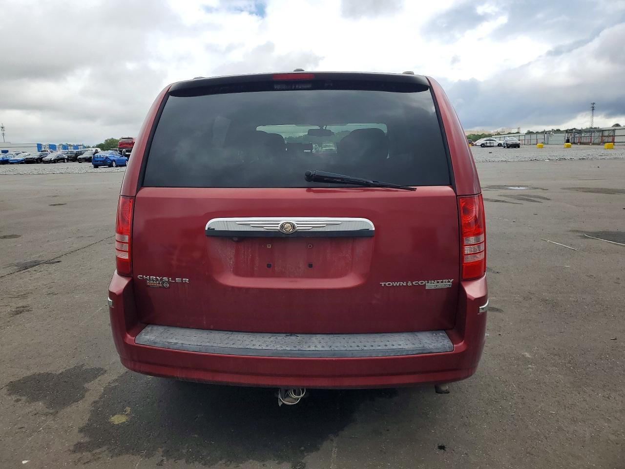 2010 CHRYSLER TOWN & COUNTRY photo 16