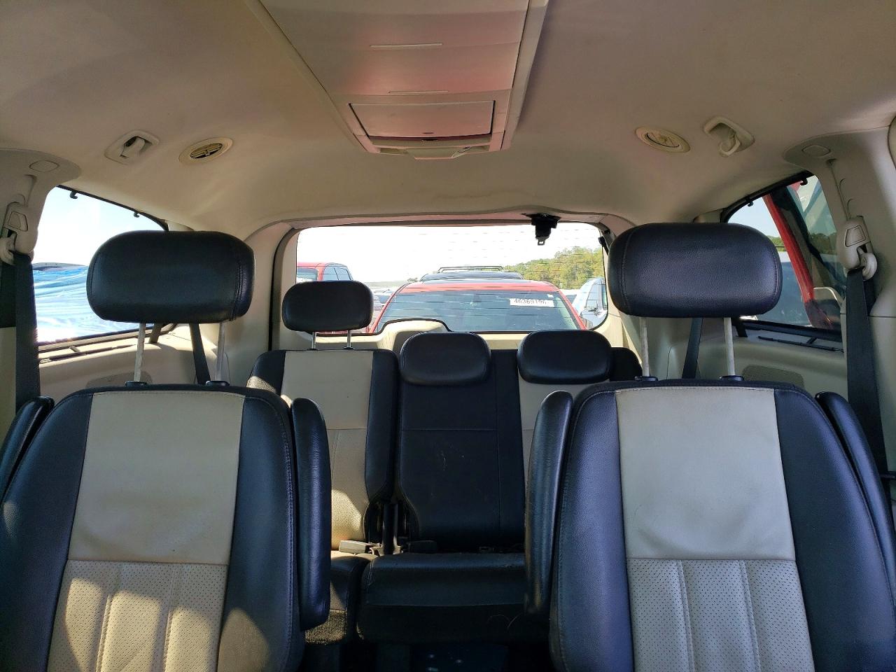 2010 CHRYSLER TOWN & COUNTRY photo 28