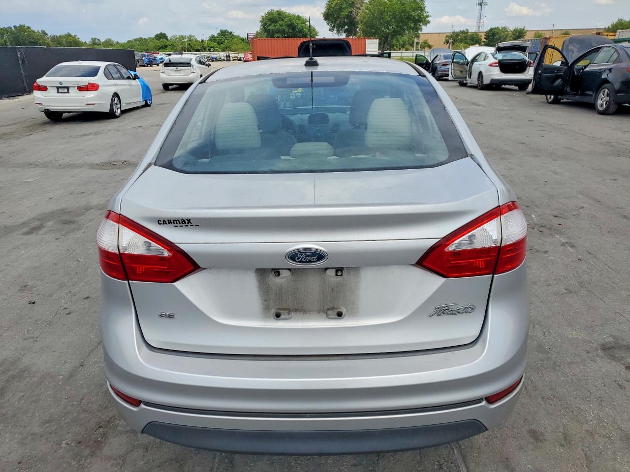 2015 FORD FIESTA SE photo 11