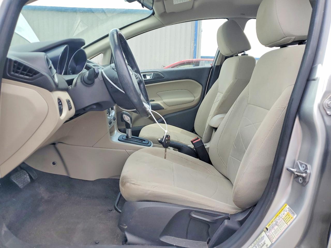 2015 FORD FIESTA SE photo 13
