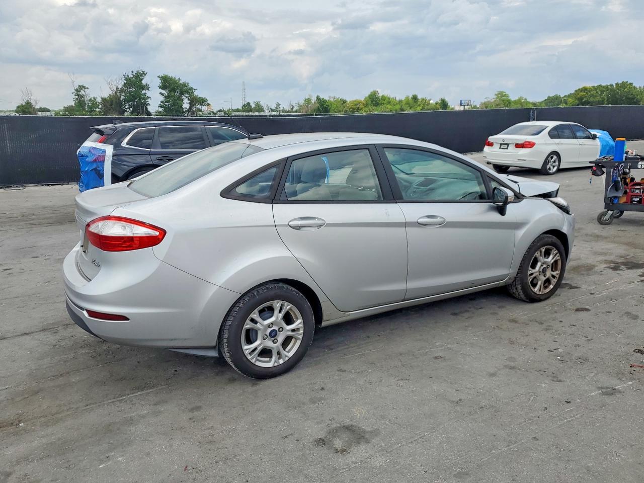 2015 FORD FIESTA SE photo 5