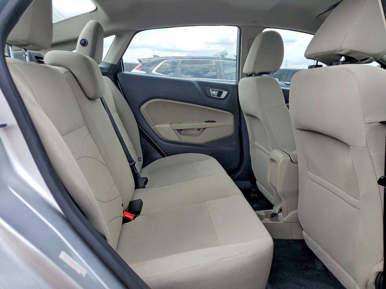 2015 FORD FIESTA SE photo 19