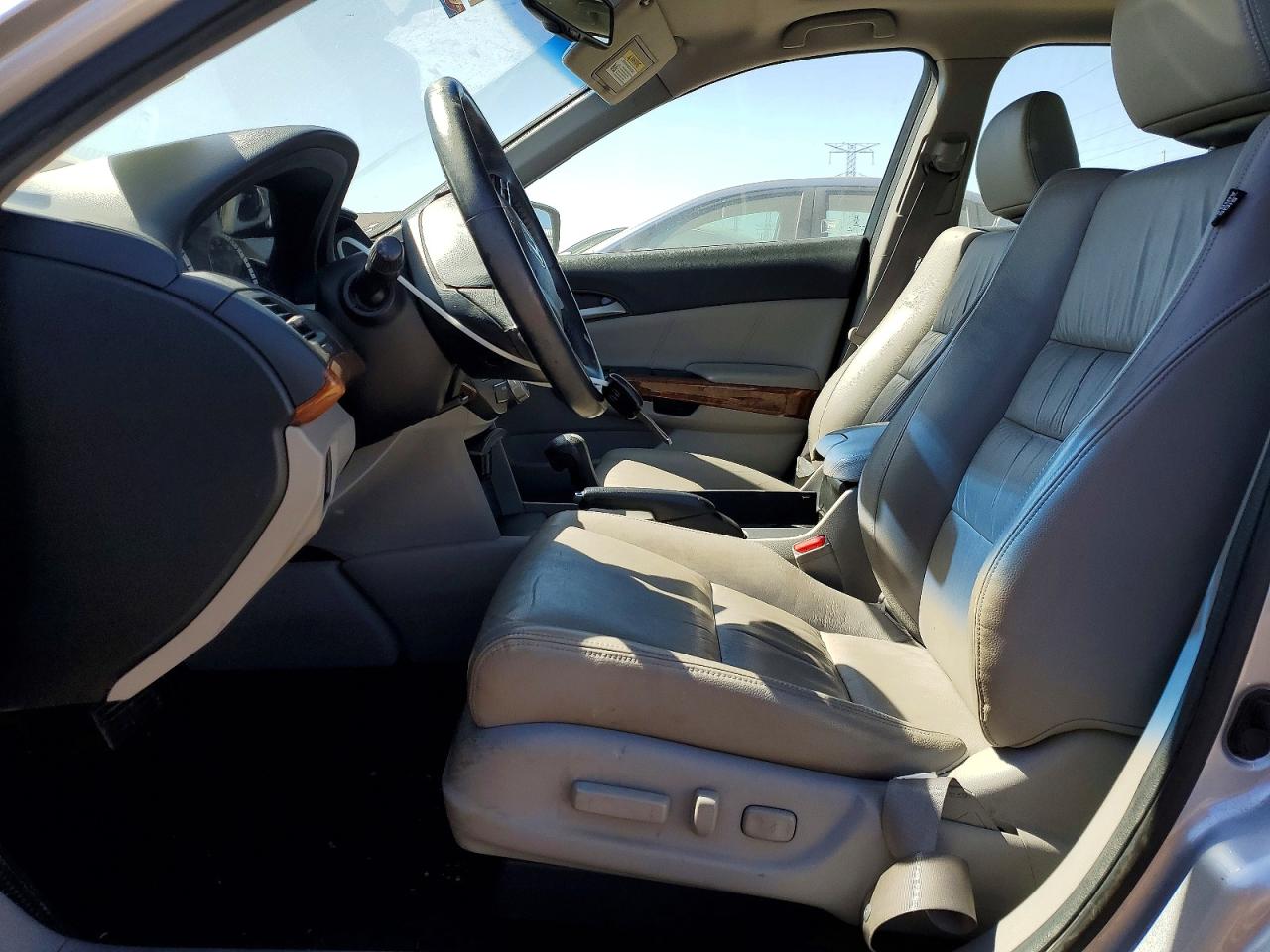 2011 HONDA ACCORD photo 13