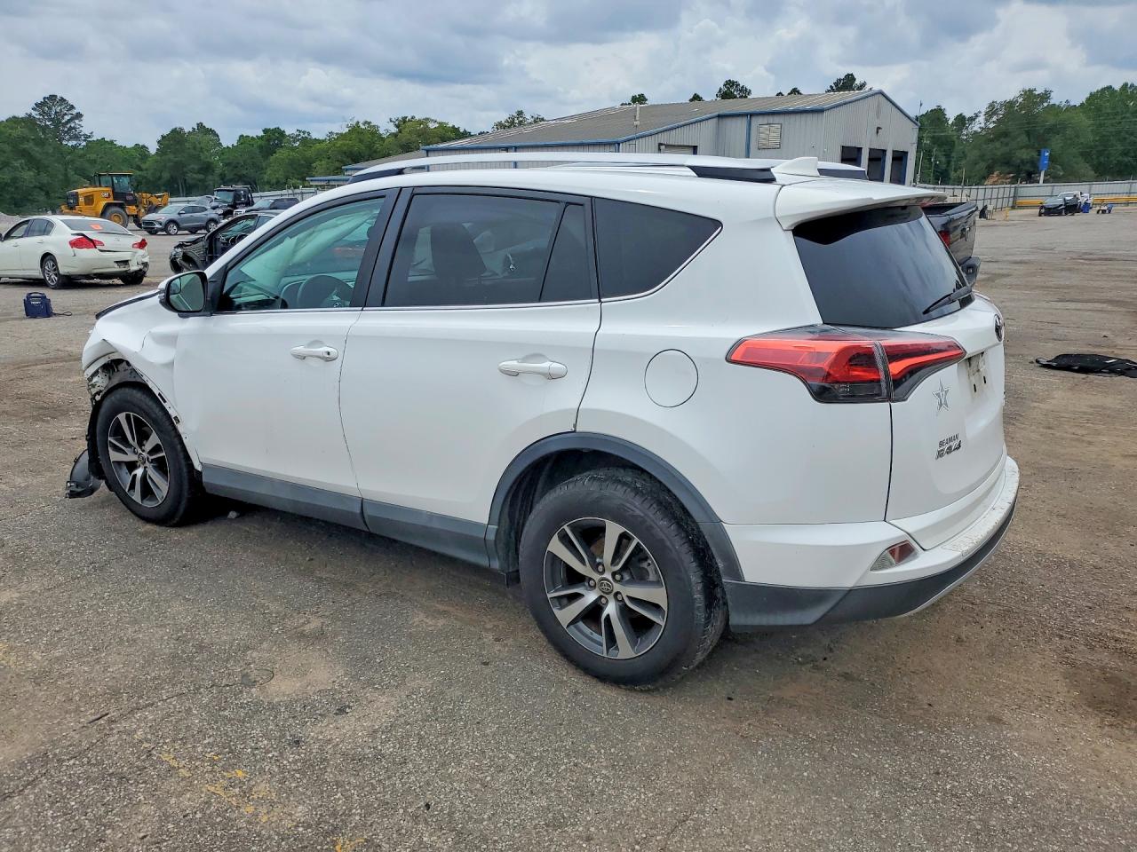 2016 TOYOTA RAV4 XLE photo 3