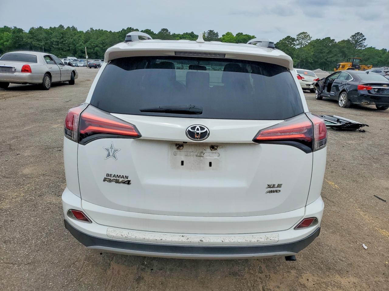 2016 TOYOTA RAV4 XLE photo 11