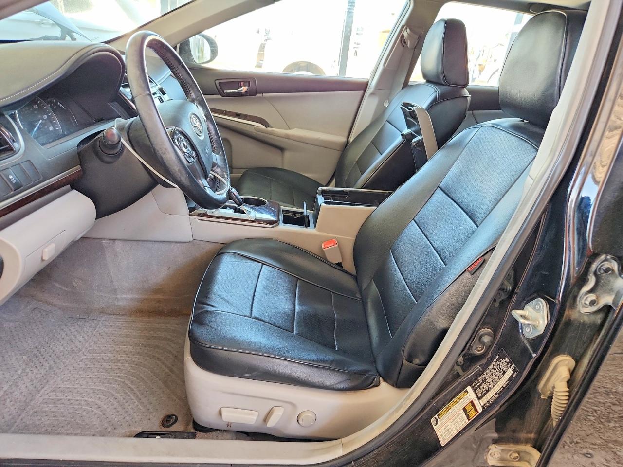 2012 TOYOTA CAMRY XLE photo 13