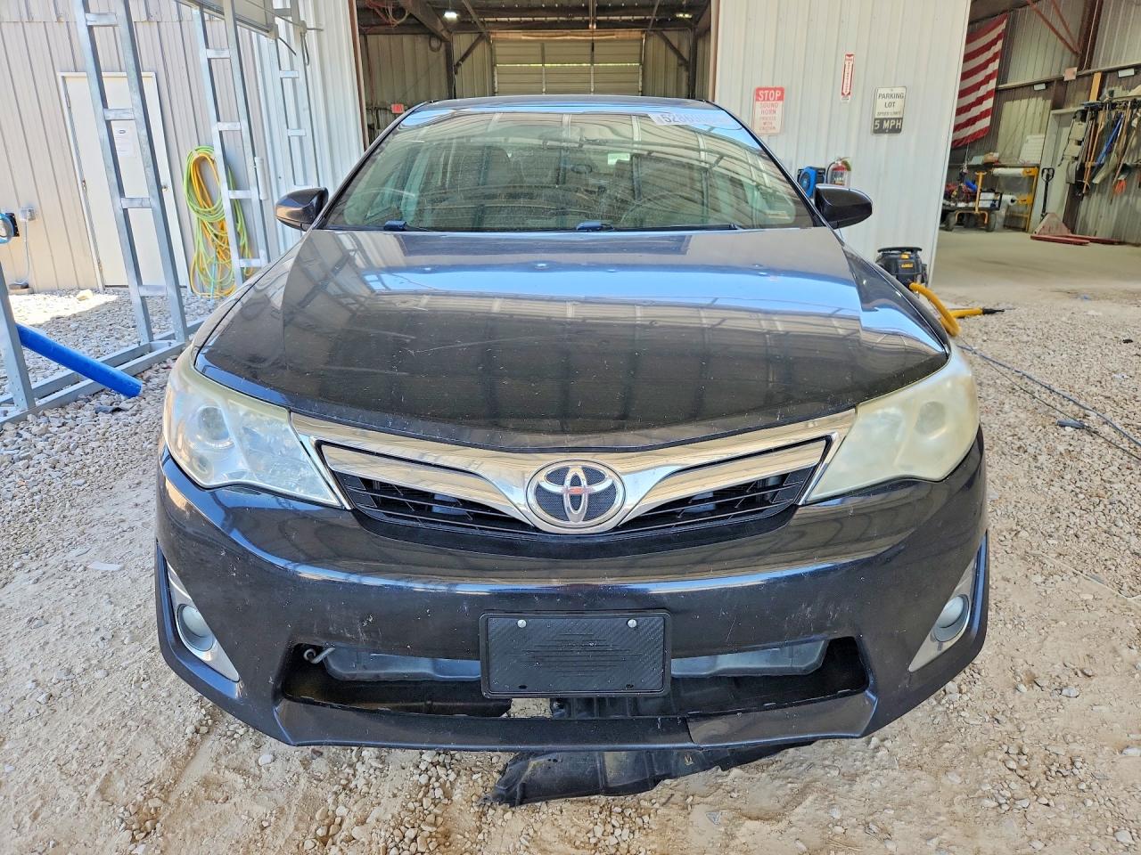 2012 TOYOTA CAMRY XLE photo 9