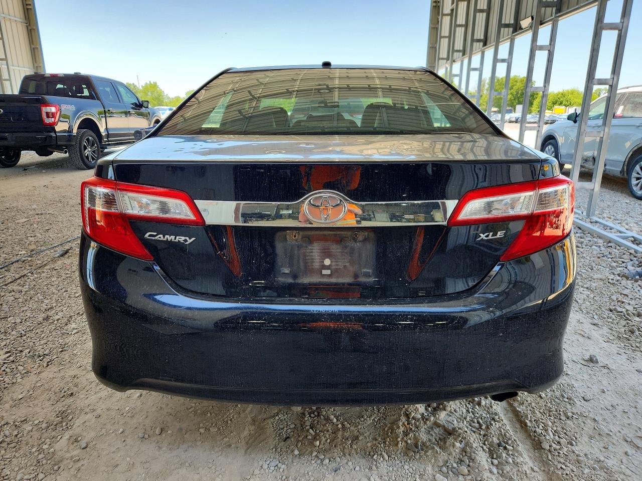 2012 TOYOTA CAMRY XLE photo 11