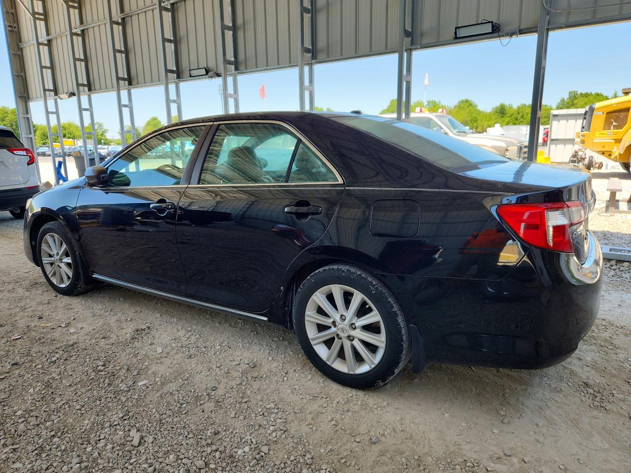 2012 TOYOTA CAMRY XLE photo 3