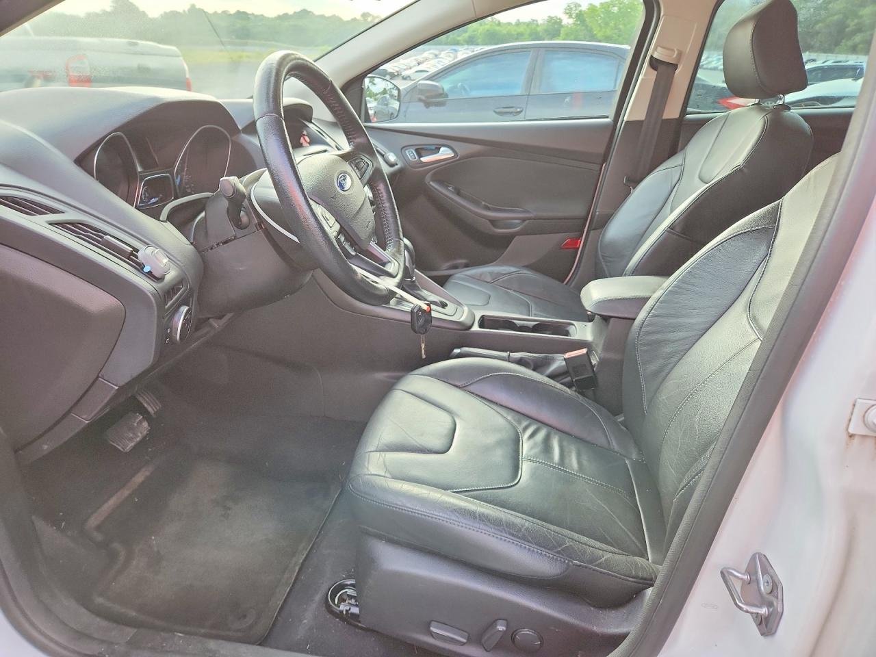 2015 FORD FOCUS SE photo 7